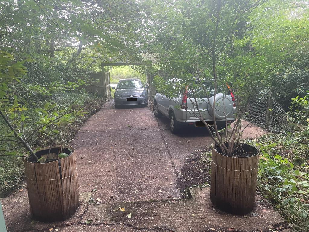 Lot: 14 - LAND AND BUILDING WITH POTENTIAL - Road access with forecourt parking